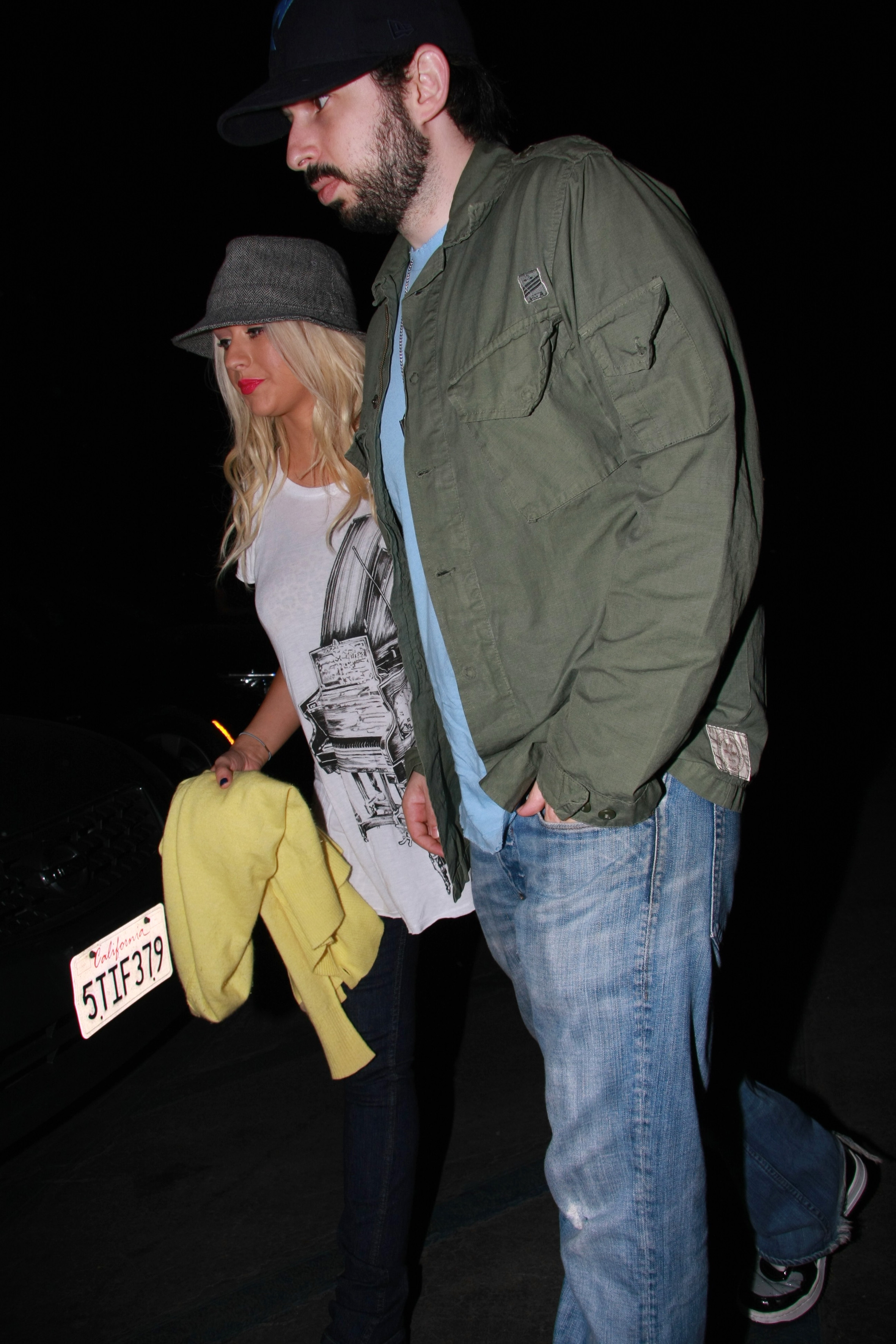 Christina_Aguilera_takes_her_husband_Jordan_Bratman_to_a_Radiohead_concert_-_Christina_Aguilera_Daily_4.jpg Christina_Aguilera_takes_her_husband_Jordan_Bratman_to_a_Radiohead_concert_-_Christina_Aguilera_Daily_4.jpg