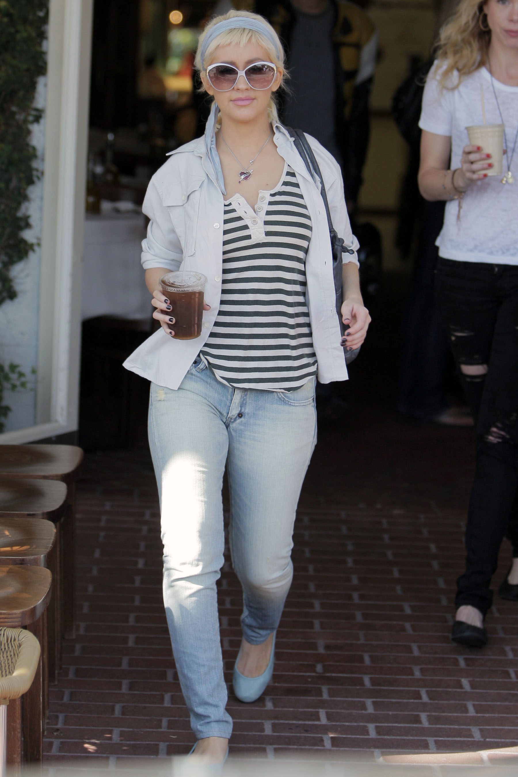 Christina_Aguilera_went_shopping_at_Fred_Segal_-_March_31_-_March_28_-_Christina_Aguilera_Daily_013.jpg