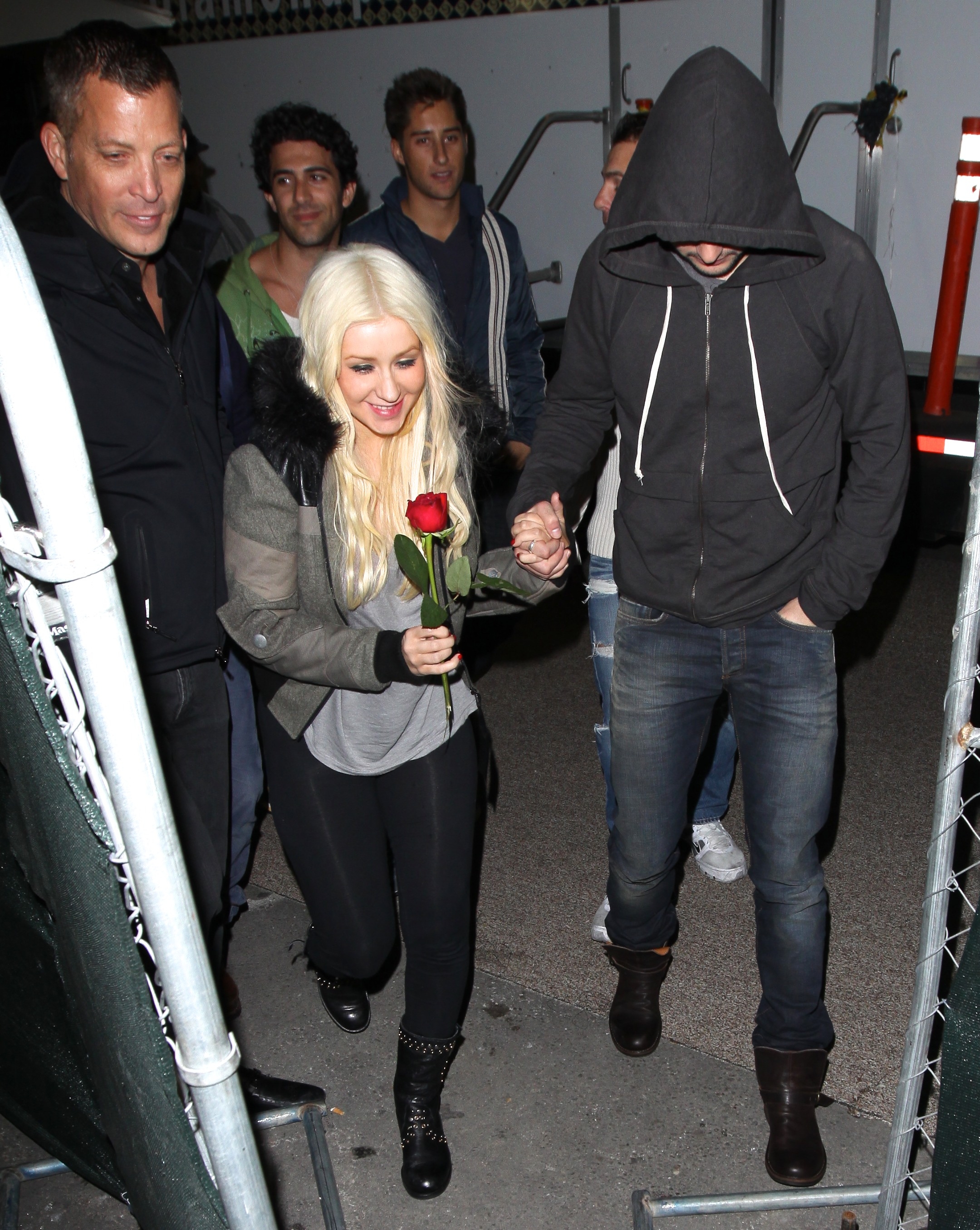 Christina_leaving_party_at_the_Abbey_in_LA_-_November_24_-_Christina_Aguilera_Daily_0002.jpg