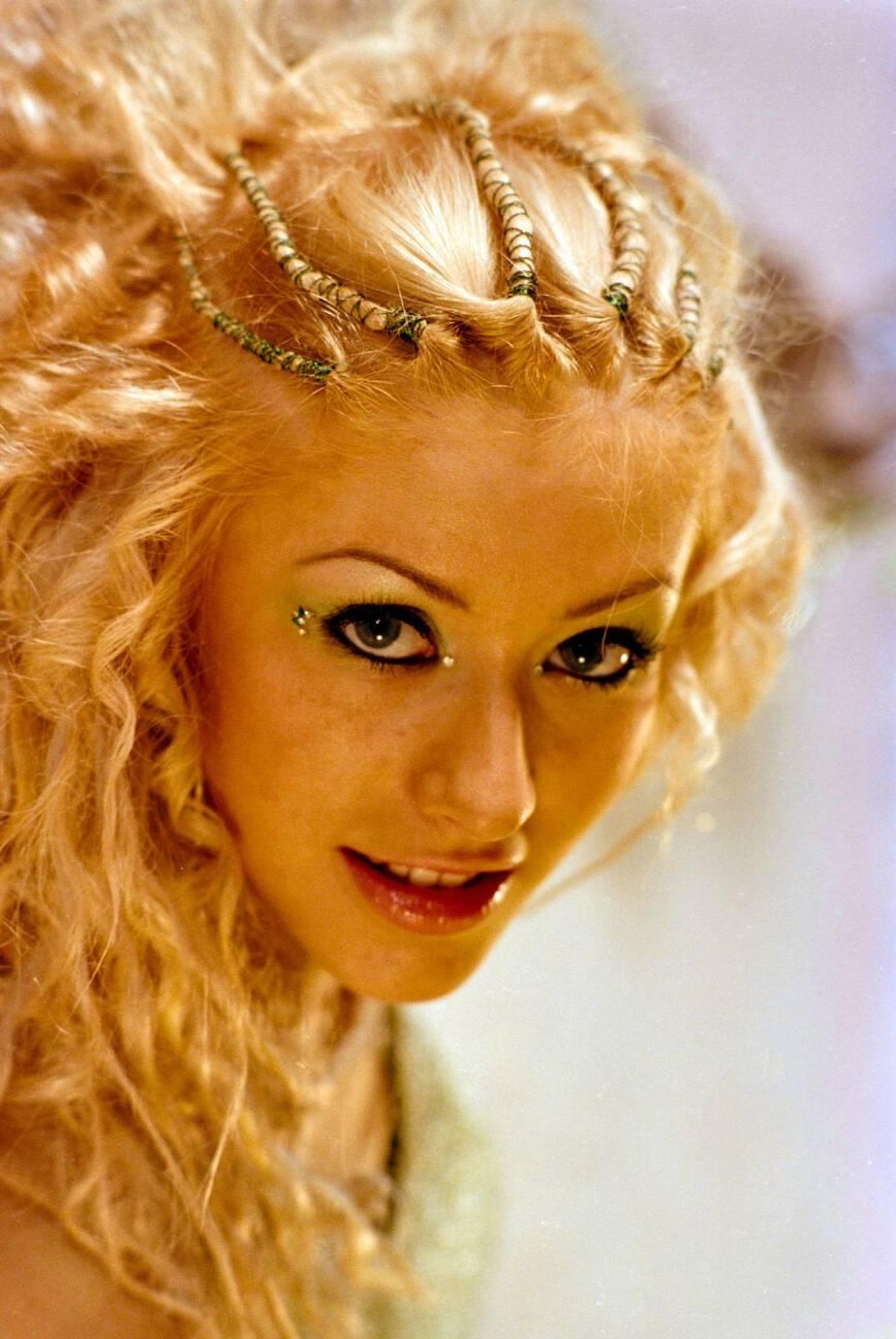 Come_On_Over_Set_-_0002_.jpg Come_On_Over_Set_-_0002_.jpg