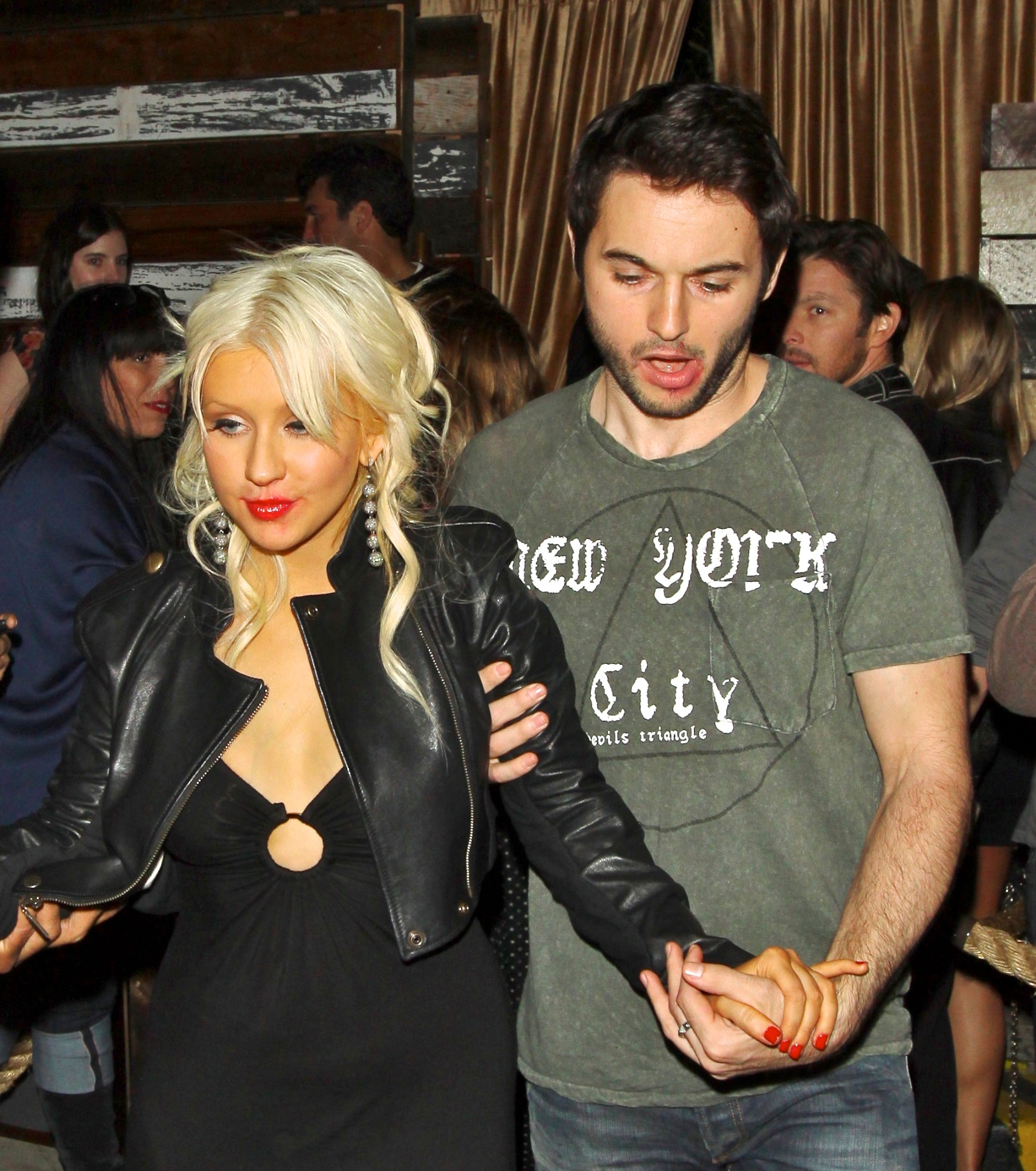Leaving_a_Nightclub_With_Matt_-_May_26_-_Christina_Aguilera_Daily_07.jpg