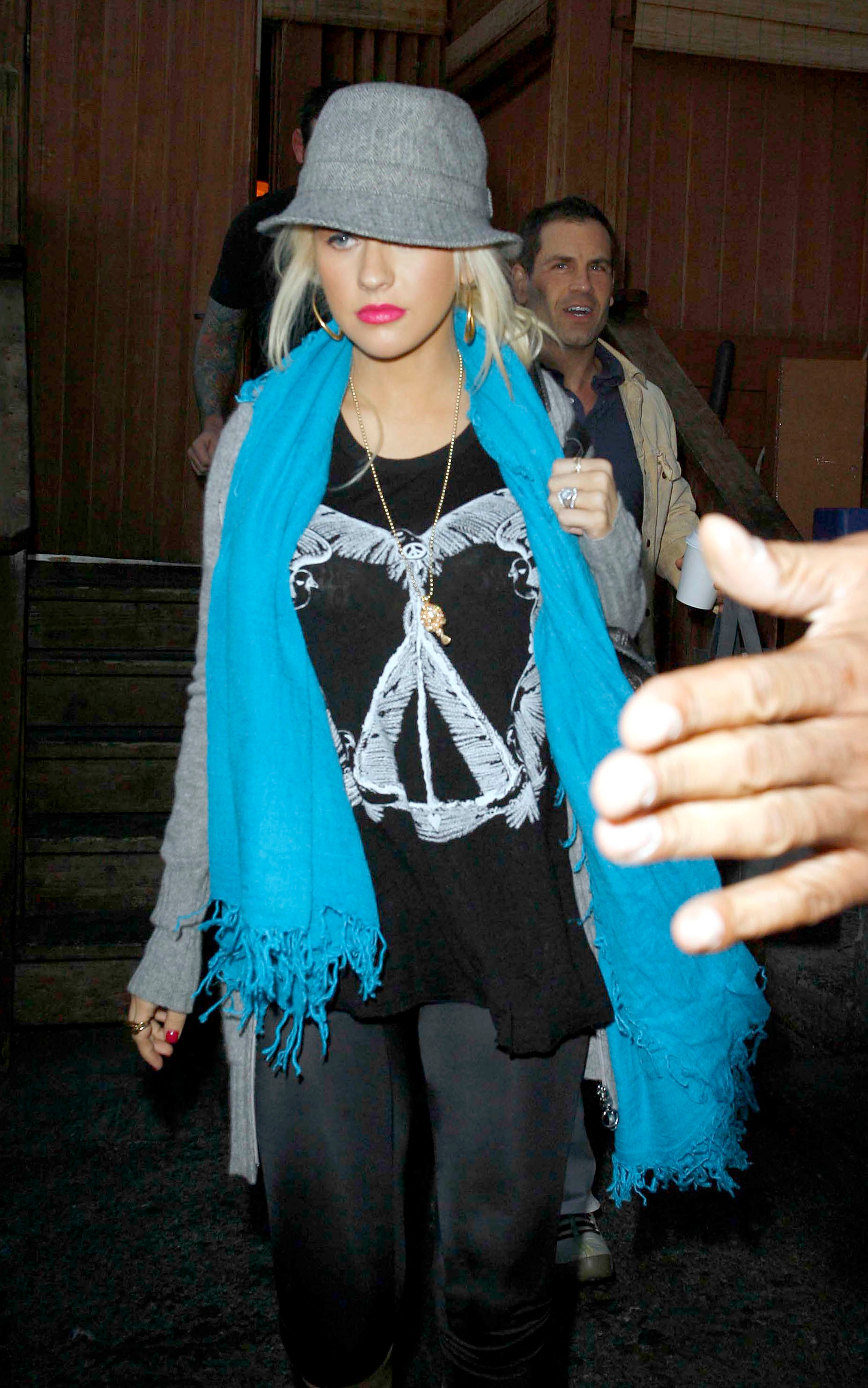 Magnolia_Restaurant_-_May_30_-__Christina_Aguilera_Daily_08.jpg Magnolia_Restaurant_-_May_30_-__Christina_Aguilera_Daily_08.jpg