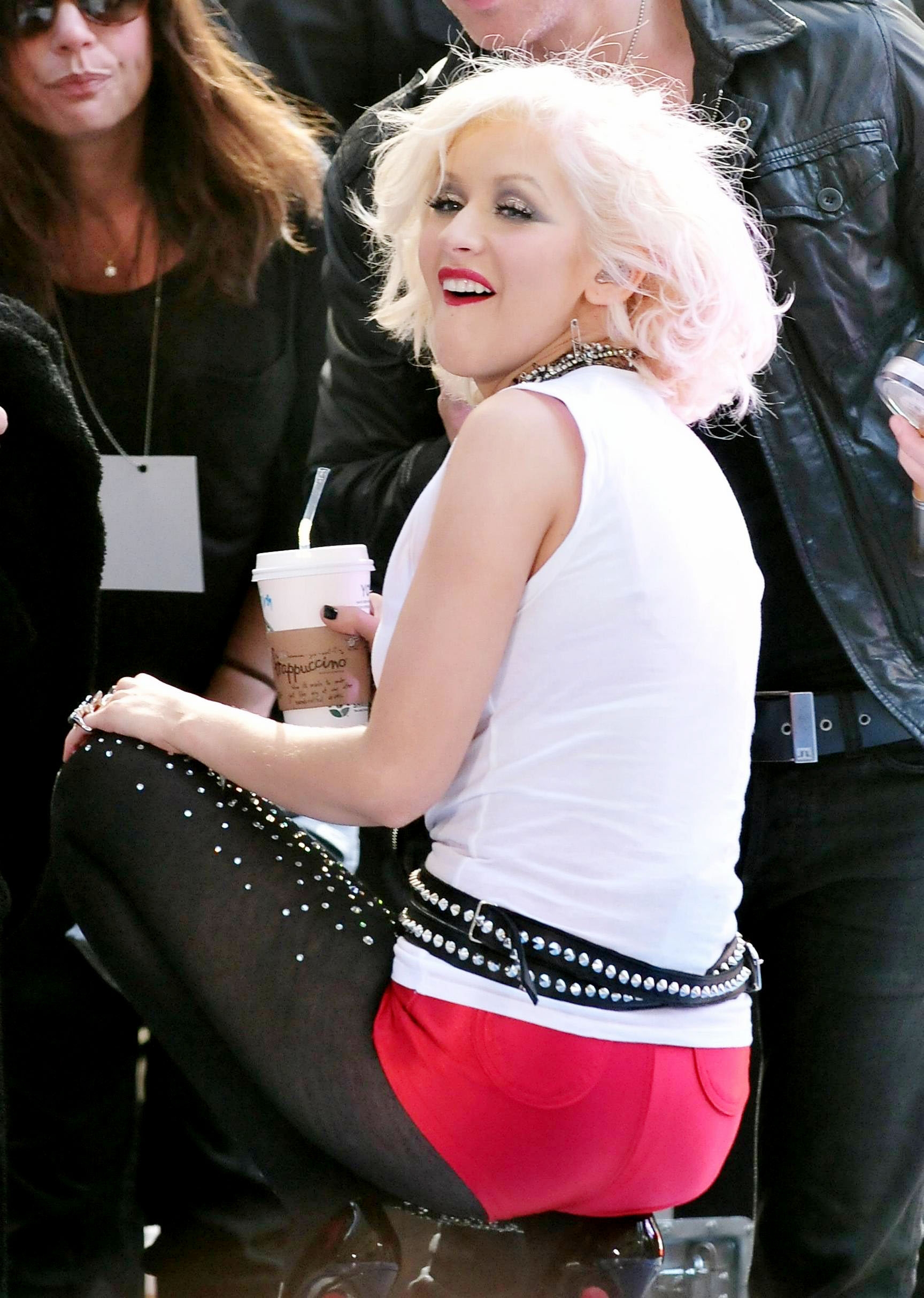 NBC_s_Today_Show_-_June_8_-_Christina_Aguilera_Daily_00283.jpg