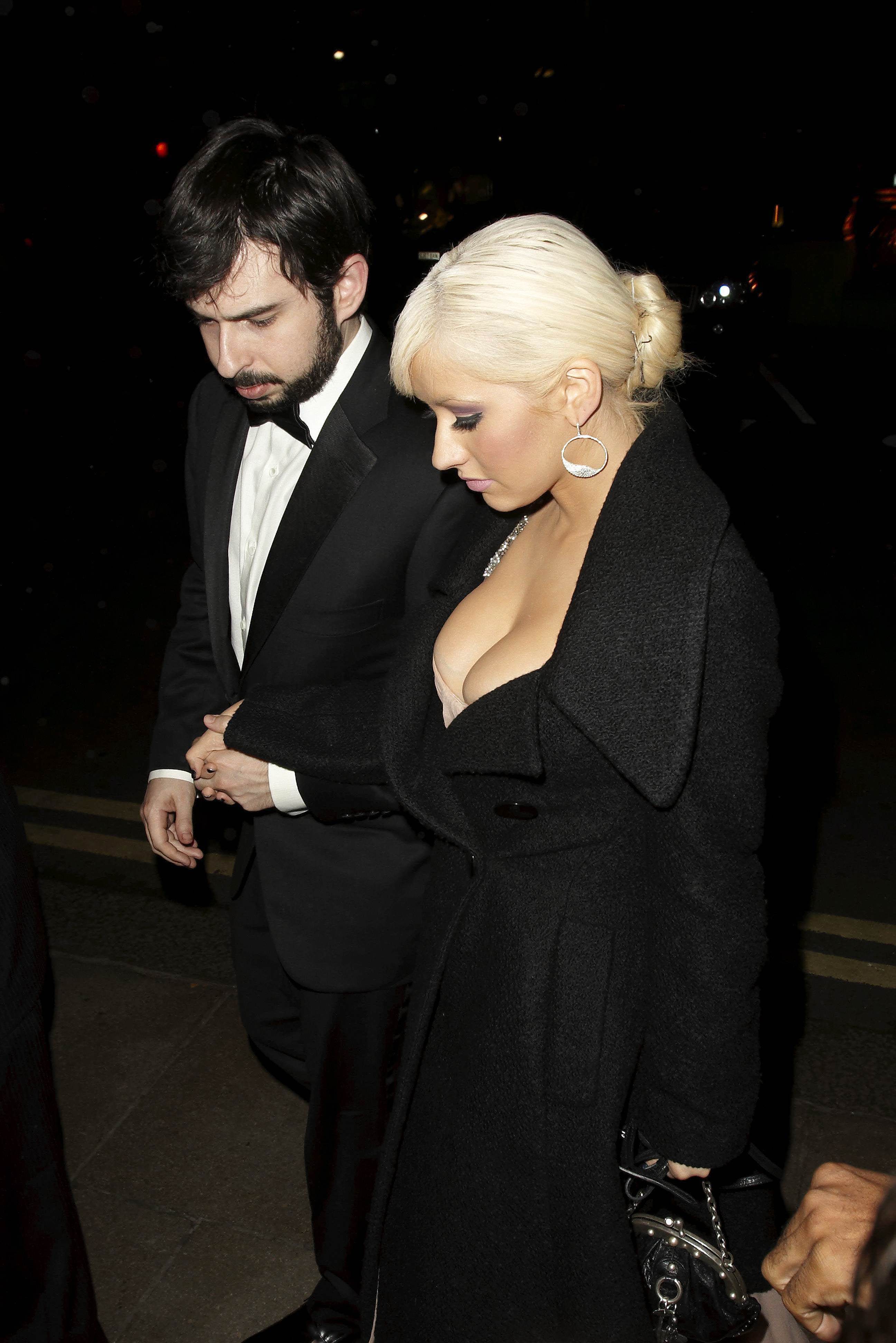 October_17_-_Christina_Aguilera_Daily_01.jpg October_17_-_Christina_Aguilera_Daily_01.jpg