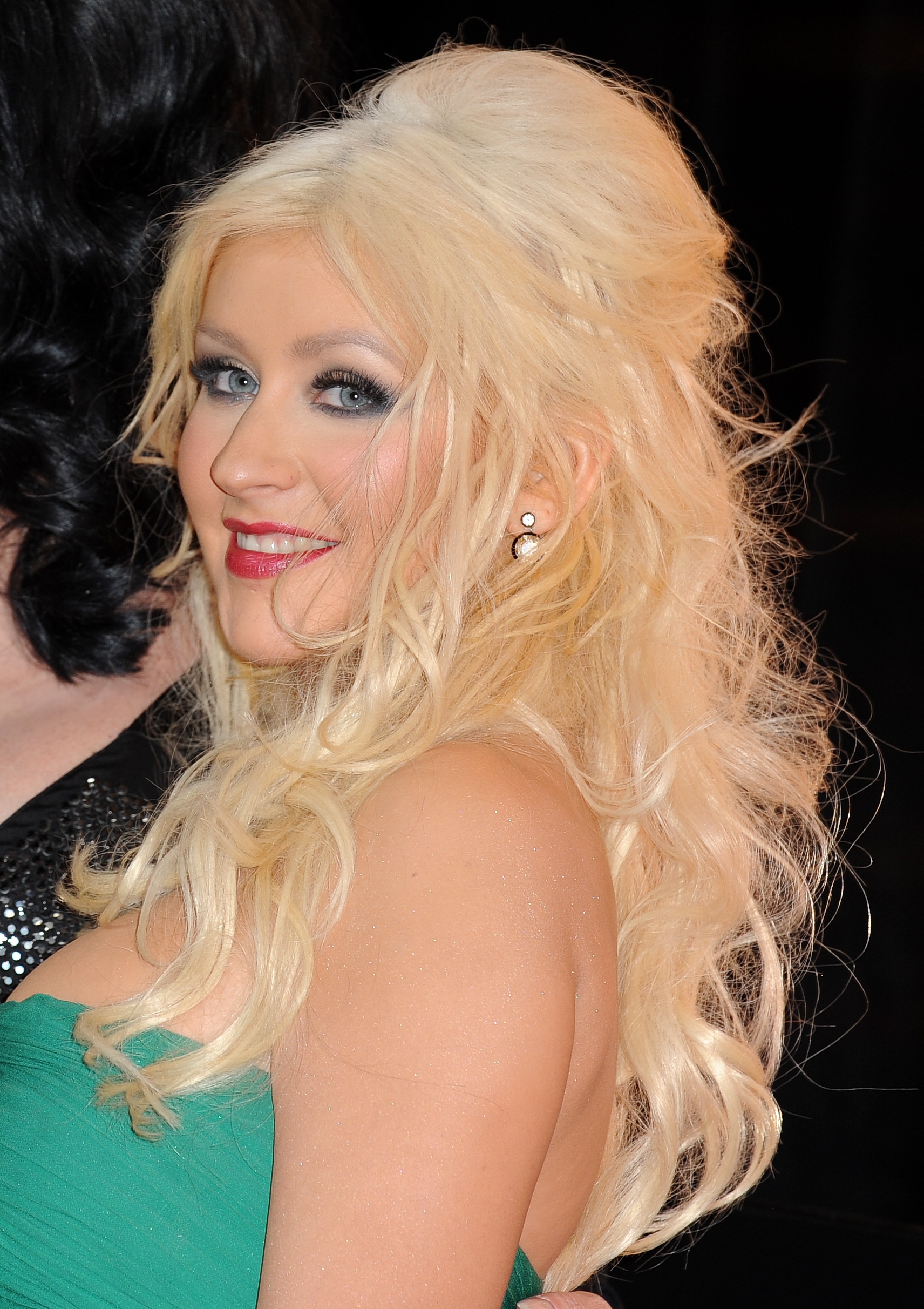 Premiere_of__Burlesque__held_at_Grauman_s_Chinese_Theatre_-_November_15_-_Christina_Aguilera_Daily_00038.jpg
