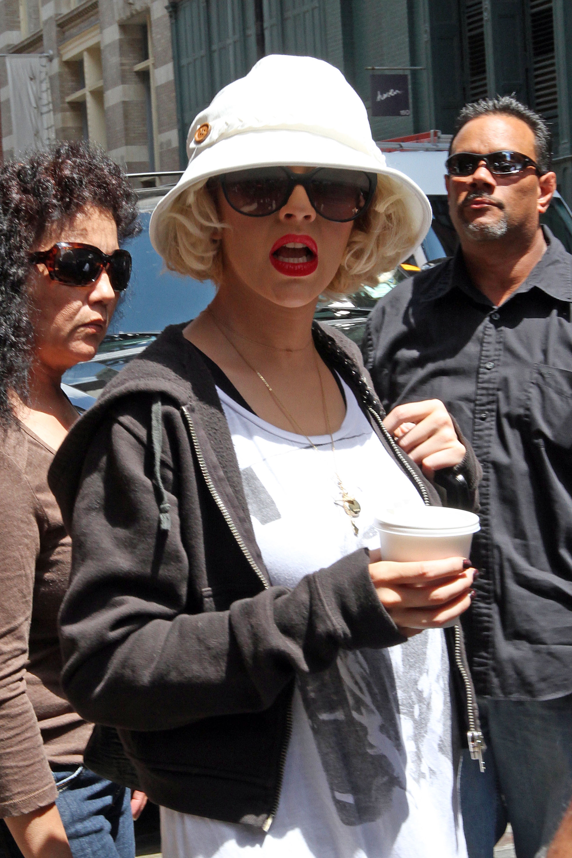 Shopping_-_May_8_-_Christina_Aguilera_Daily_0001.jpg Shopping_-_May_8_-_Christina_Aguilera_Daily_0001.jpg