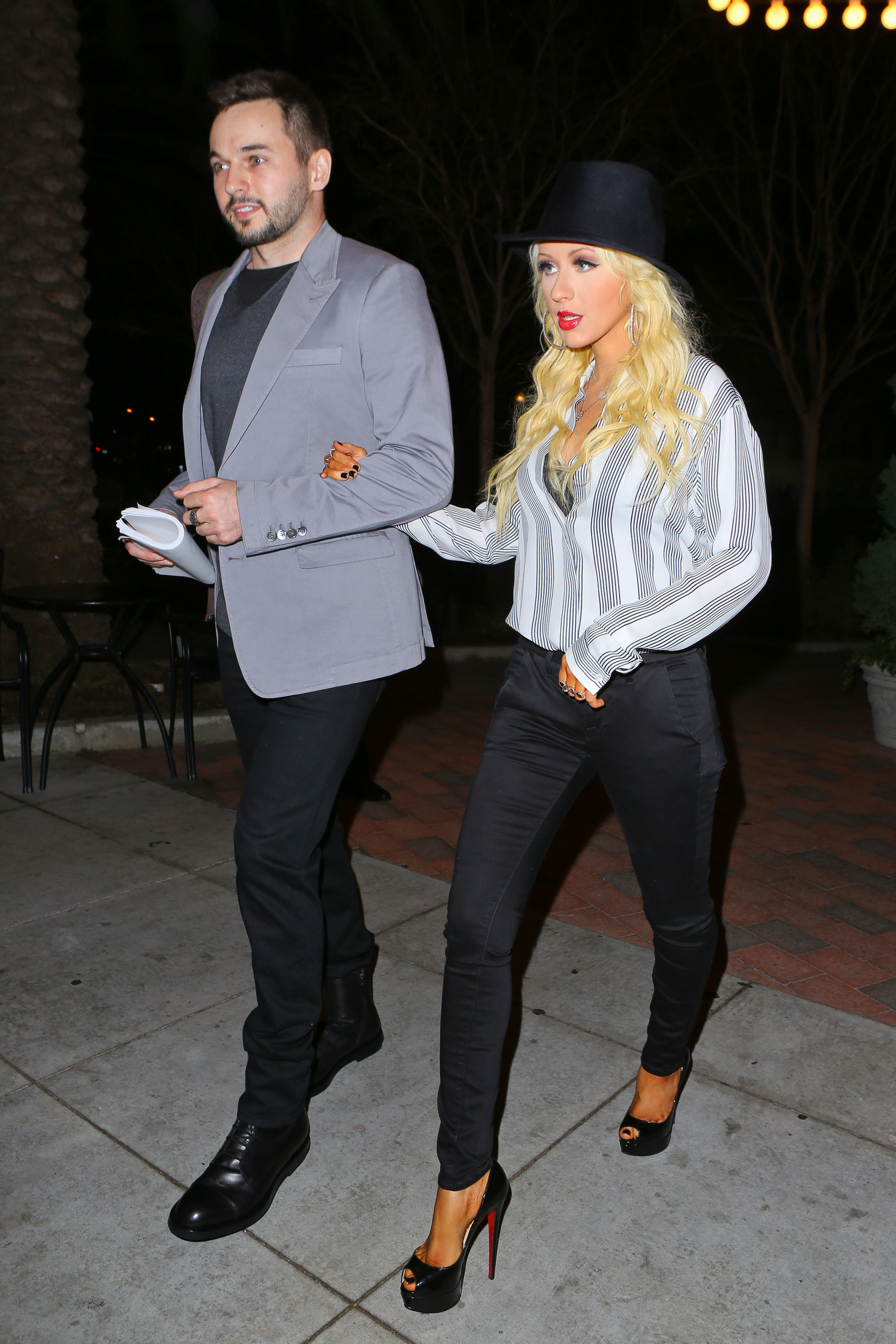 _Christina_Aguilera_HQCandids_281229_.jpg