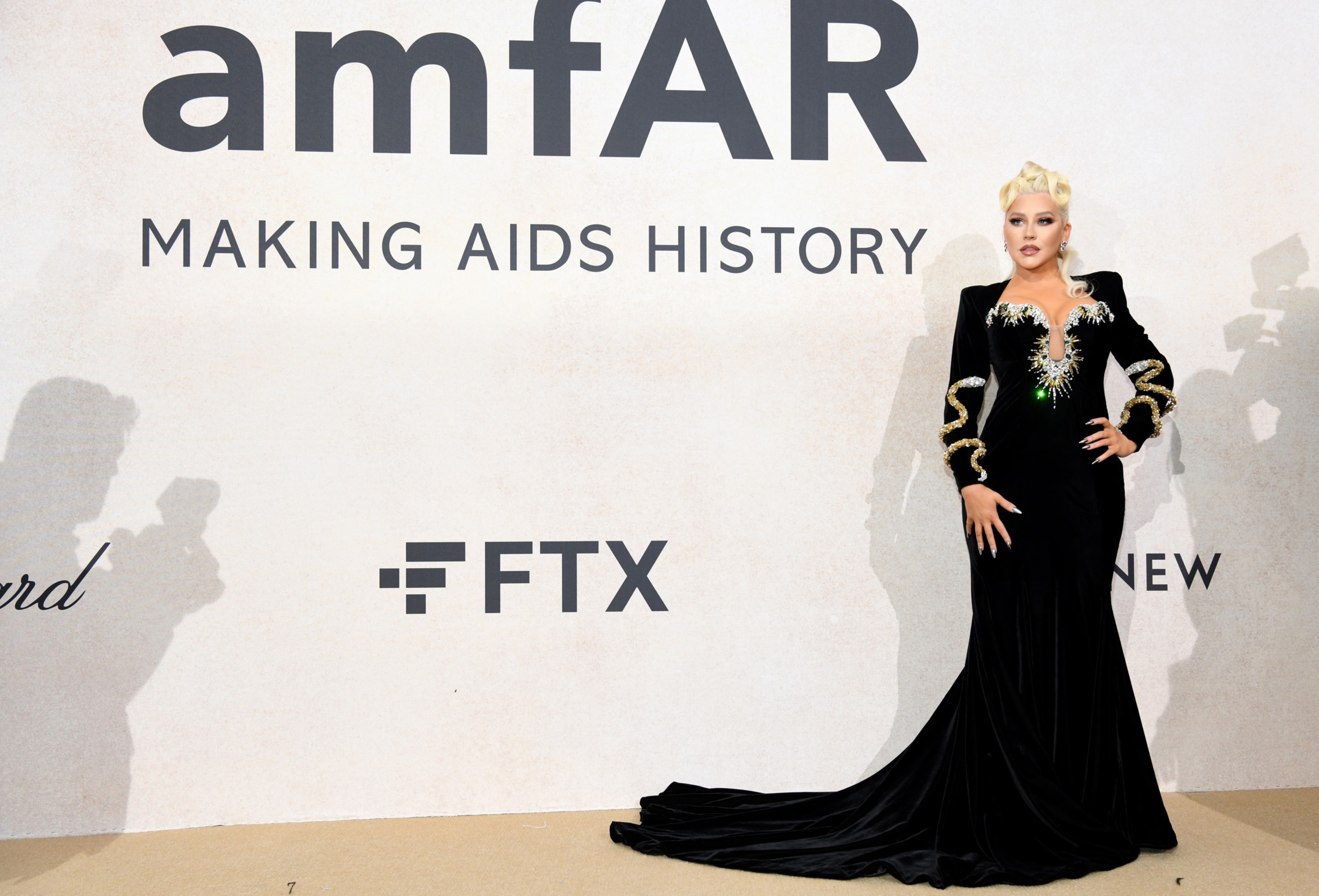 amfAR_Gala_Cannes_2022_-_Christina_Aguilera_-_Xtina_Daily_00101.jpg