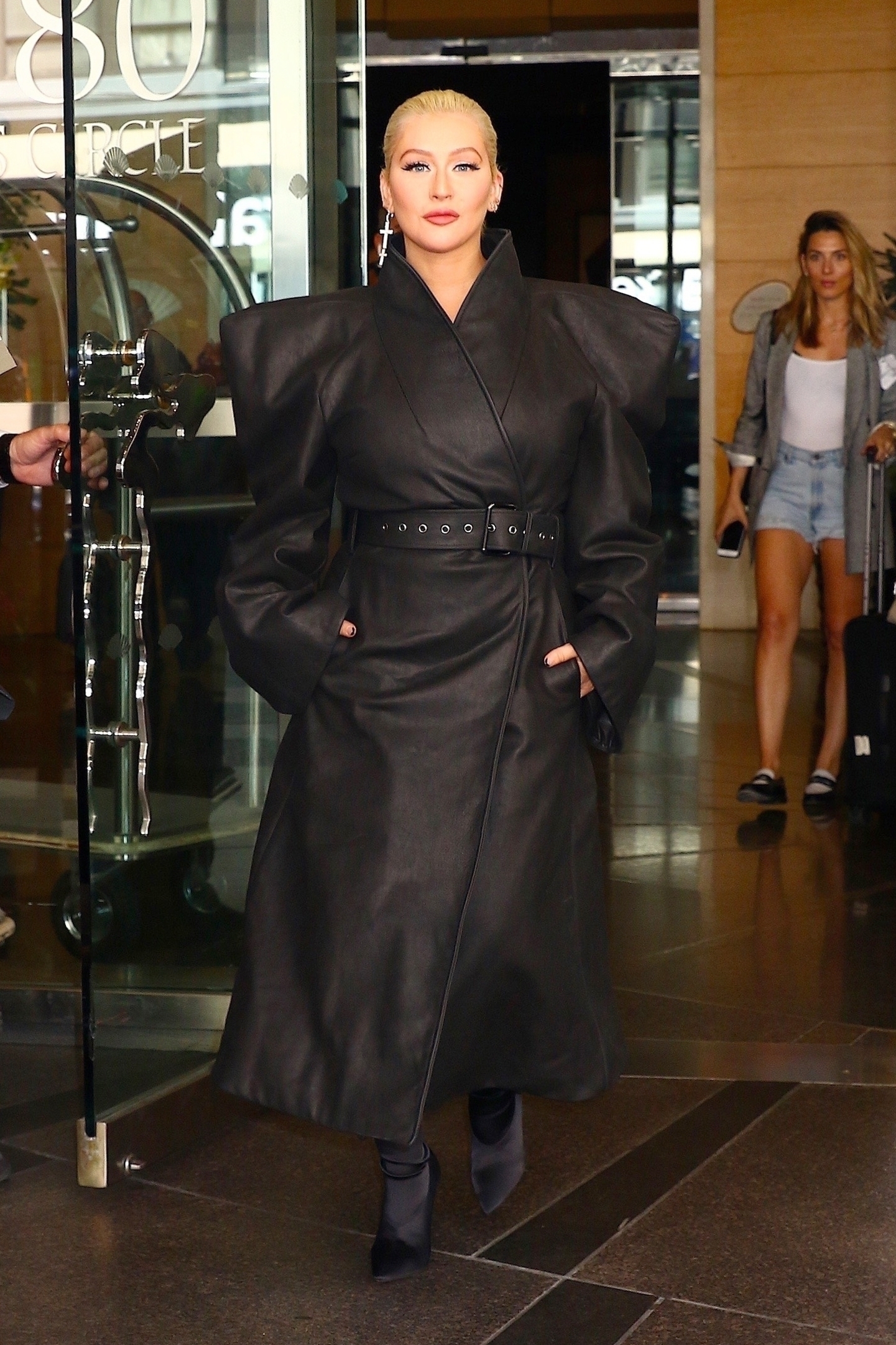 christina-aguilera-leaving-the-tonight-show-in-nyc-61418-9.jpg