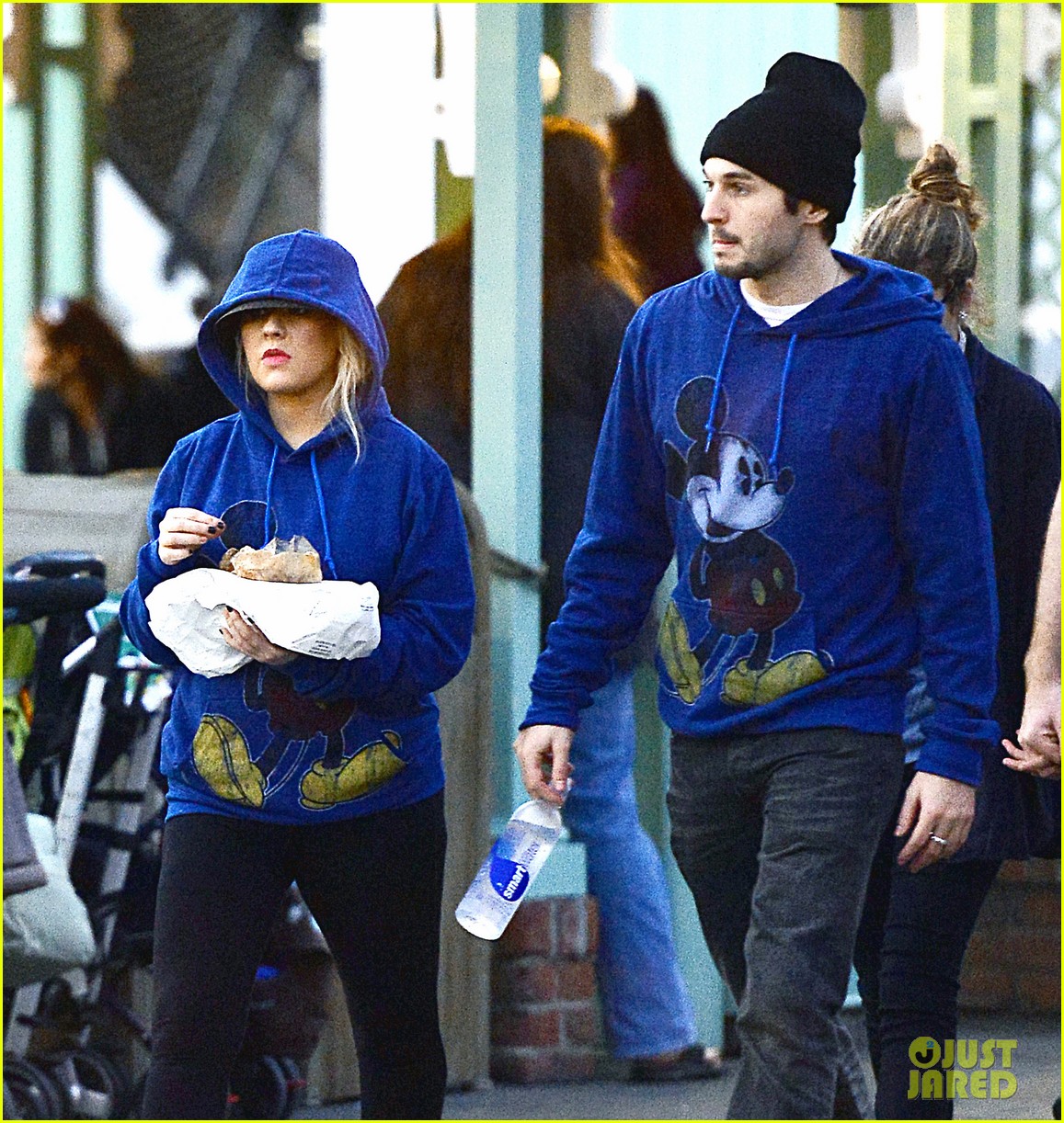 christina-aguilera-matthew-rutler-disneyland-duo-02.jpeg christina-aguilera-matthew-rutler-disneyland-duo-02.jpeg