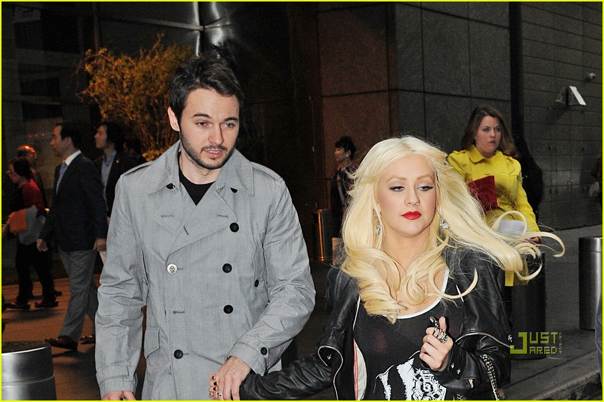 christina-aguilera-matthew-rutler-show-02.jpg