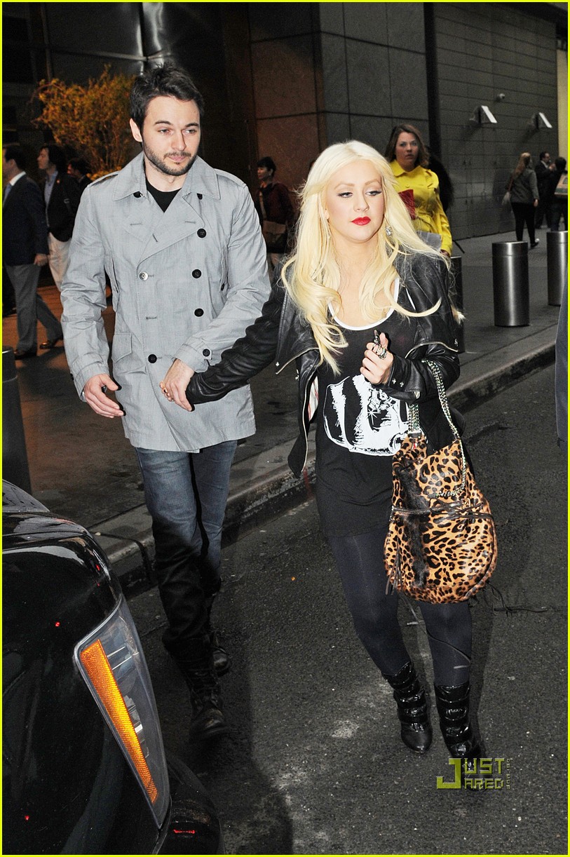 christina-aguilera-matthew-rutler-show-03.jpg christina-aguilera-matthew-rutler-show-03.jpg