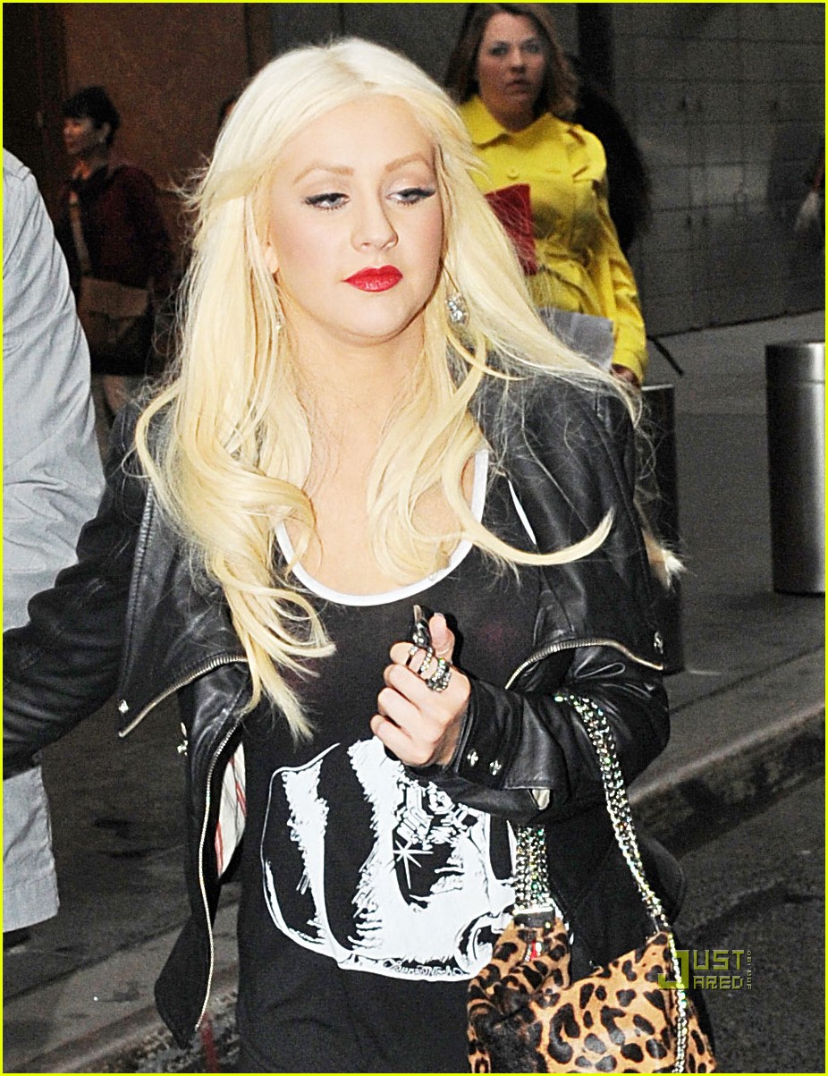 christina-aguilera-matthew-rutler-show-04.jpg christina-aguilera-matthew-rutler-show-04.jpg