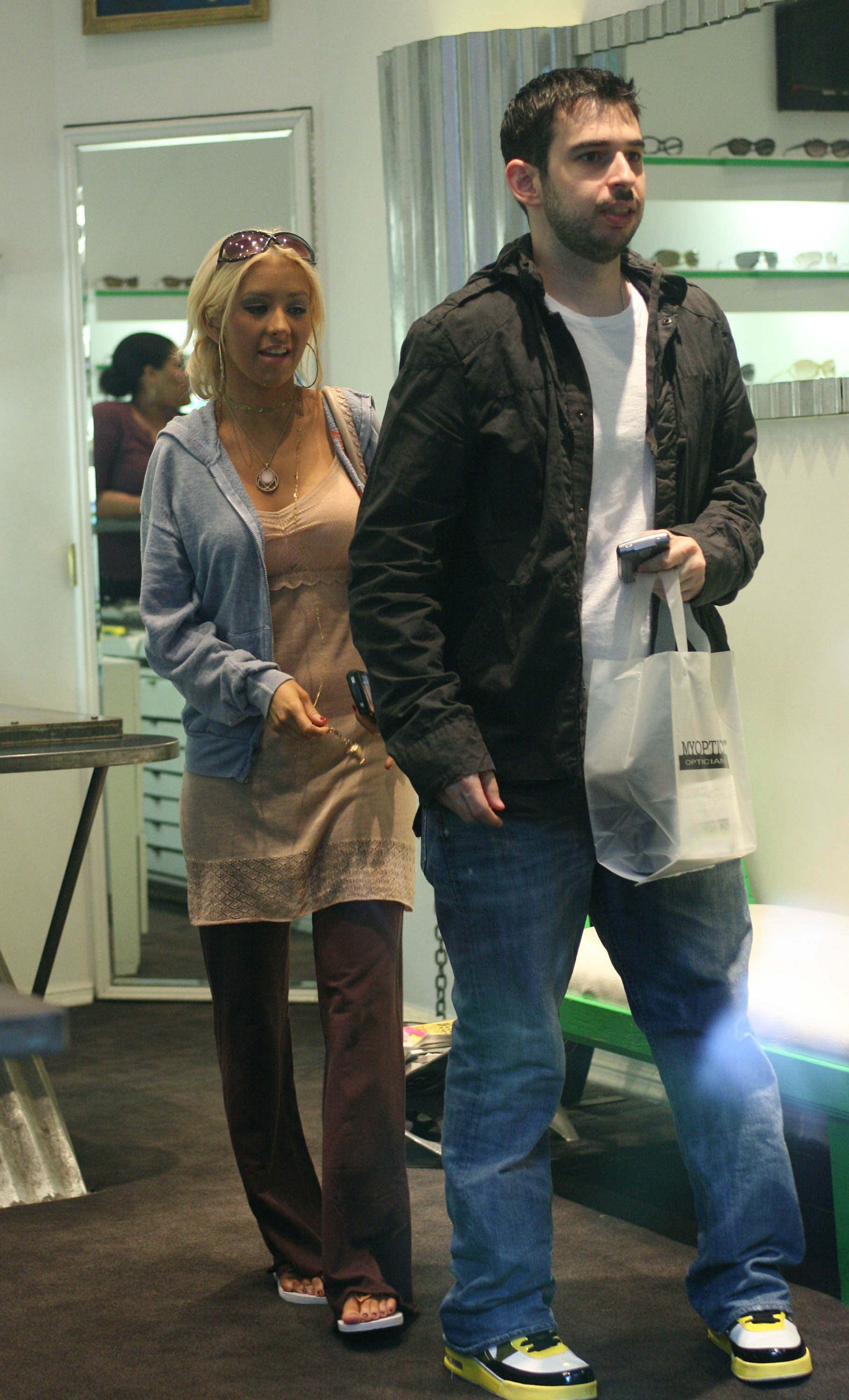 shopping2_june5_1181122612.jpg shopping2_june5_1181122612.jpg