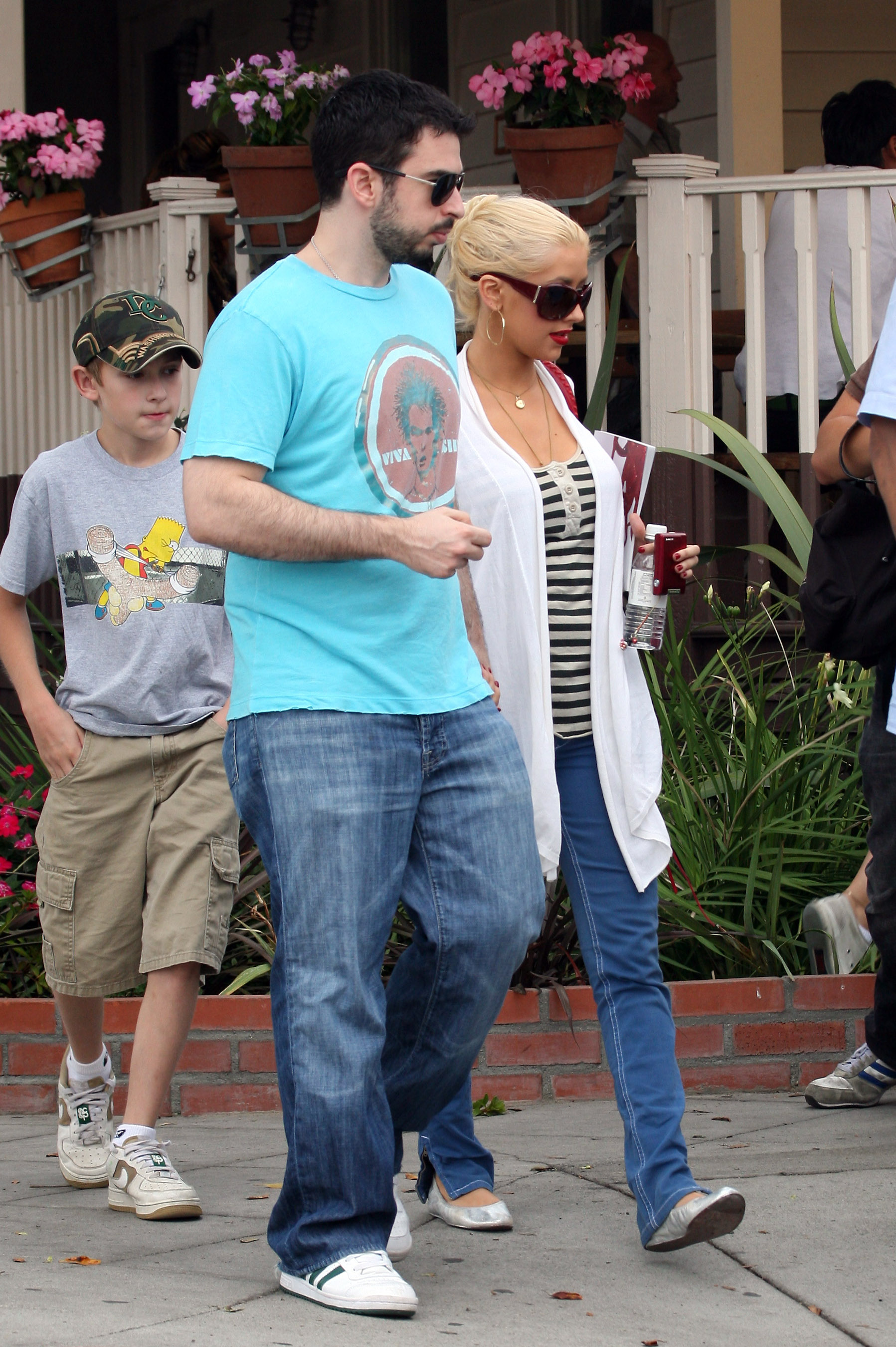 shopping_aug14_1187191415.jpg shopping_aug14_1187191415.jpg