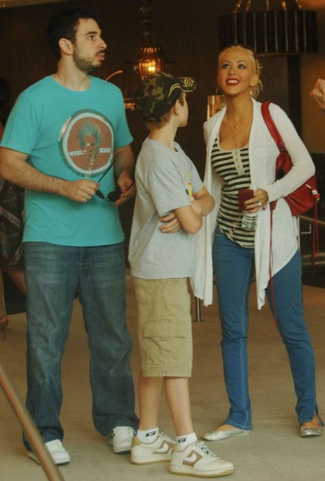 shopping_aug14_1187215272.jpg shopping_aug14_1187215272.jpg