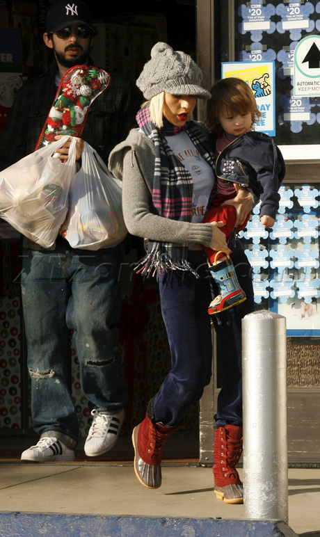 shopping_dec24_1261809490.jpg shopping_dec24_1261809490.jpg