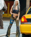 04christina-a_dot_netstrippedin_nyc_mtv_out_1058528939.jpg