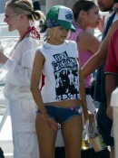 2002_the_paradise_island_hotel_in_bahamas_for_her_birthday_-__Christina_Aguilera_Daily_01.jpg