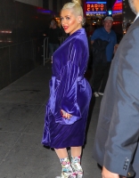 84039118_christina-aguilera-was-seen-wearin_0001.jpg