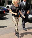 Arrives_at_her_hotel_after_performing_live_on_the__Today_-_June_8_-_Christina_Aguilera_Daily_0012.jpg