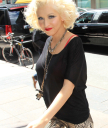Arrives_at_her_hotel_after_performing_live_on_the__Today_-_June_8_-_Christina_Aguilera_Daily_0014.jpg