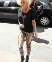 Arrives_at_her_hotel_after_performing_live_on_the__Today_-_June_8_-_Christina_Aguilera_Daily_0016.jpg