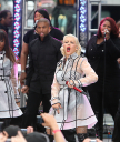 CBS__The_Early_Show_-_June_9_-_Christina_Aguilera_Daily_00093.jpg