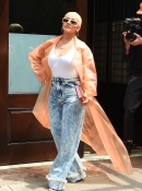 Christina_Aguilera_Daily_-__Spotted_out_in_New_York_City_June_27_2_-_0018.jpg