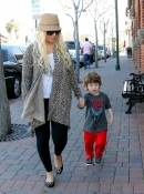 Christina_Aguilera_and_Jordan_Bratman_celebrate_their_son_Max_s_birthday_at_Legoland_in_Carlsbad_-_January_12_-_Christina_Aguilera_Daily_003.jpg