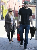 Christina_Aguilera_and_Jordan_Bratman_celebrate_their_son_Max_s_birthday_at_Legoland_in_Carlsbad_-_January_12_-_Christina_Aguilera_Daily_022.jpg