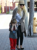 Christina_Aguilera_and_Jordan_Bratman_celebrate_their_son_Max_s_birthday_at_Legoland_in_Carlsbad_-_January_12_-_Christina_Aguilera_Daily_028.jpg
