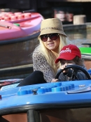 Christina_Aguilera_and_Jordan_Bratman_celebrate_their_son_Max_s_birthday_at_Legoland_in_Carlsbad_-_January_12_-_Christina_Aguilera_Daily_038.jpg