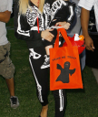 Christina_Aguilera_and_Max_-_October_31_-_Christina_Aguilera_Daily_035.jpg