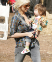 Christina_and_family_at_Mr__Bones_Pumpkin_Patch_in_Beverly_Hills_-_October_11_-_Christina_Aguilera_Daily_0040.jpg