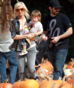 Christina_and_family_at_Mr__Bones_Pumpkin_Patch_in_Beverly_Hills_-_October_11_-_Christina_Aguilera_Daily_0053.jpg