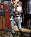 Christina_and_family_at_Mr__Bones_Pumpkin_Patch_in_Beverly_Hills_-_October_11_-_Christina_Aguilera_Daily_0074.jpg