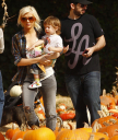 Christina_and_family_at_Mr__Bones_Pumpkin_Patch_in_Beverly_Hills_-_October_11_-_Christina_Aguilera_Daily_0154.jpg