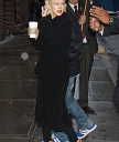 Christina_arriving_for_27Late_Night_Show_with_David_Letterman27_-_June_9_-_Christina_Aguilera_Daily_0011.jpg