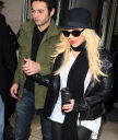 Leaving_Her_Hotel_In_London_-_December_11_-_Christina_Aguilera_Daily_0009.jpg