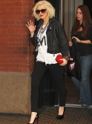 Filename=Leaving_a_Hotel_in_NYC_-_May_6_-_Christina_Aguilera_Daily_0015.jpg
Filesize=804KiB
Dimensions=912x1461
Date added=Apr 12, 2023 Leaving_a_Hotel_in_NYC_-_May_6_-_Christina_Aguilera_Daily_0015.jpg