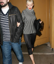Leaving_a_Take_Out_Restaurant_in_LA_with_Jordan_-_December_6_-_Christina_Aguilera_Daily_002.jpg