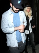 Out_In_West_Hollywood_With_Jordan_-_April_27_-_Christina_Aguilera_Daily_010.jpg