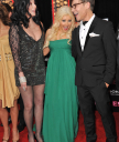 Premiere_of__Burlesque__held_at_Grauman_s_Chinese_Theatre_-_November_15_-_Christina_Aguilera_Daily_00146.jpg