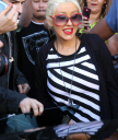 Shopping_On_Rodeo_Drive_With_Jordan_-_March_21_-__Christina_Aguilera_Daily_45.jpg