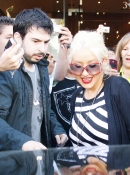 Shopping_On_Rodeo_Drive_With_Jordan_-_March_21_-__Christina_Aguilera_Daily_55.jpg