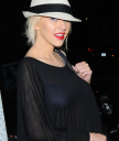 Venice_Beach_-_October_2_-_Christina_Aguilera_Daily_01.jpg