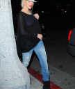 Venice_Beach_-_October_2_-_Christina_Aguilera_Daily_03.jpg