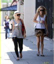 christina-aguilera-shopping-spree-03.jpg