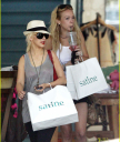 christina-aguilera-shopping-spree-04.jpg